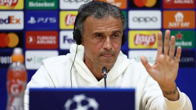 L'entraîneur espagnol du Paris Saint-Germain, Luis Enrique, lors d'une conférence de presse à la veille du match de football de quart de finale retour de la Ligue des champions de l'UEFA contre le FC Barcelone, le 15 avril 2024.