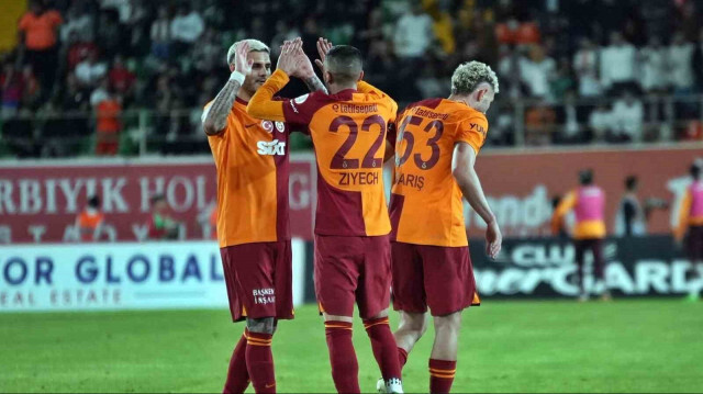 Les joueurs de Galatasaray célbèbrent leur victoire 4-0 face à Alanyaspor, à Alanya, le 15 avril 2024.