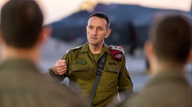 Le chef d'état-major de l'armée israélienne, Herzi Halevi dans la base aérienne de Nevatim, dans le sud d'Israël, le 15 avril 2024.