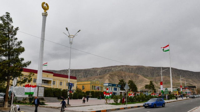 La vue du village de Khuroson, près d'Obikiik, à environ 70 kilomètres au sud de la capitale Dushanbe, le 26 mars 2024.