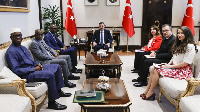 نائب أردوغان يستقبل وزير الشؤون الخارجية المالي