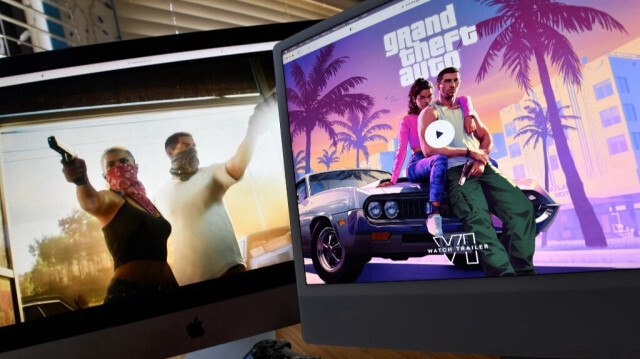 Bande-annonce du jeu Grand Theft Auto 6 de Rockstar Games diffusée sur des écrans d'ordinateur.