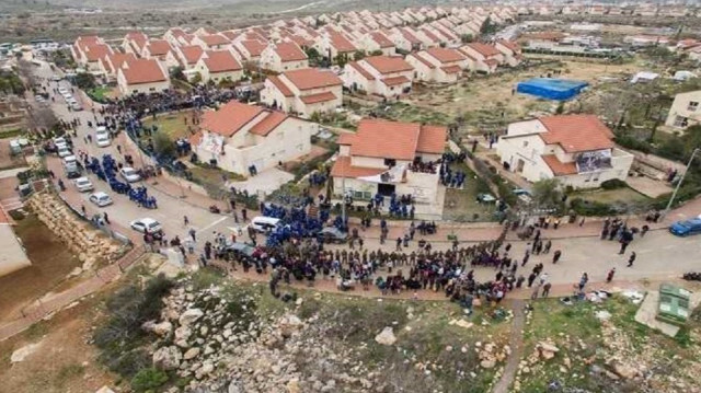 الضفة.. قوات الاحتلال تصادر 64 دونما لإقامة مستوطنة بالخليل 
