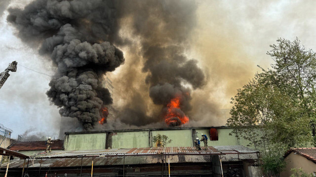 Esenyurt'ta korkutan yangın: Olay yerine çok sayıda ekip sevk edildi! Patlama sesleri duyuluyor