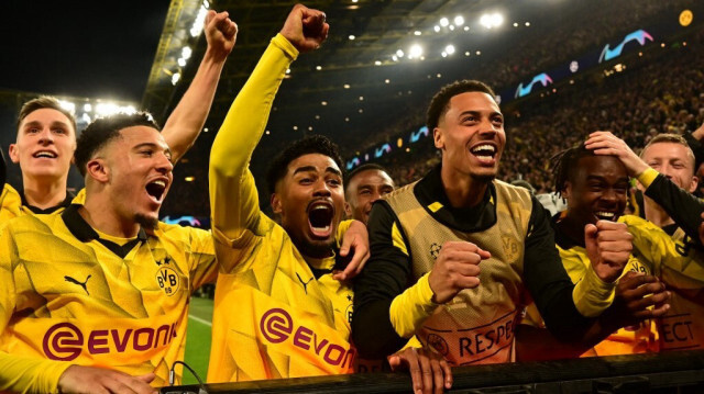 Les joueurs du Borrusia Dortmund célèbrent leur quatrième but lors du match de football retour des quarts de finale de la Ligue des champions de l'UEFA entre leur équipe et l'Atlético Madrid à Dortmund, le 16 avril 2024.