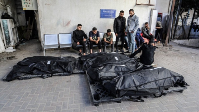 Les corps des Palestiniens qui ont perdu la vie à la suite d'une frappe aérienne israélienne dans la Bande de Gaza, le 17 avril 2024.