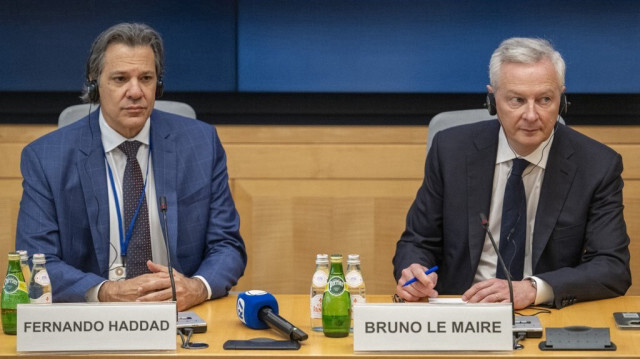 Le ministre brésilien des Finances, Fernando Haddad et son homologue français, lors d'un point de presse bilatéral au siège du FMI pendant les réunions de printemps du FMI et de la Banque mondiale à Washington, DC, le 17 avril 2024.