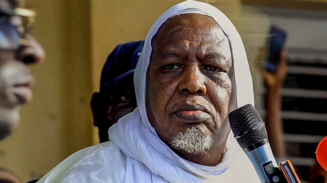 La coordination des organisations de l'Appel du 20 février pour sauver le Mali, regroupant partis et organisations de la société civile tels que la CMAS dirigée par l'Imam Mahmoud Dicko, a été dissoute par les autorités maliennes le 17 avril 2024.