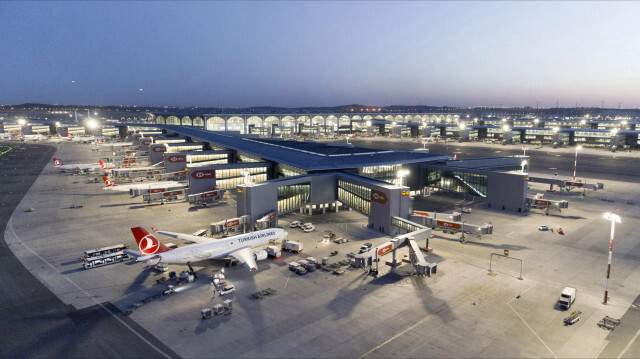 Dünyanın en iyi 10 havalimanı arasına giren İstanbul Havalimanı'na Skytax'tan iki ödül.