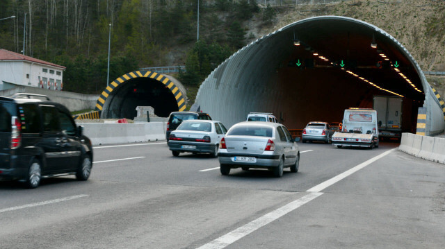 Bolu Dağı Tüneli'nin İstanbul yönü heyelan riskine karşı 70 metre uzatılacak.