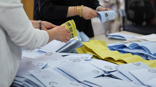 Gözlemciler, seçim günü Türkiye genelinde 140'ın üzerinde sandıkta oy kullanma işlemlerini takip etti.