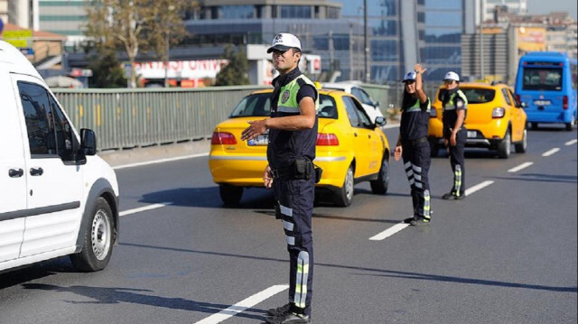 İstanbul'da trafiğer kapatılacak yollar ve alternatifleri açıklandı. 