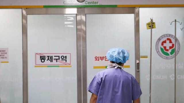 Le gouvernement sud-coréen a fait vendredi une première concession aux médecins en grève depuis près de deux mois pour protester contre des réformes de la santé afin de lutter contre une pénurie de praticiens.