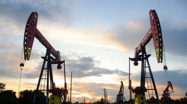 أسعار النفط ترتفع بقوة بعد تعرض إيران لهجمات 