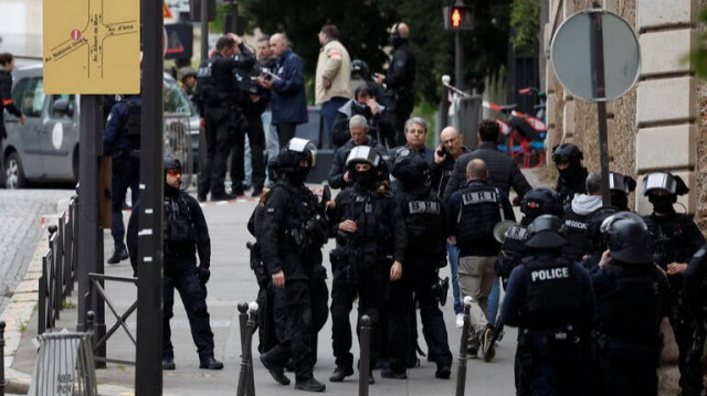 رجل يهدد بتفجير نفسه بالقنصلية الإيرانية في باريس 