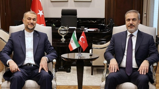 Turkish Foreign Minister Hakan Fidan (R) and his Iranian counterpart Hossein Amir-Abdollahian (L)