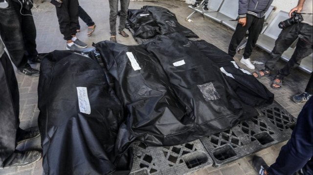 Les corps des Palestiniens qui ont perdu la vie à la suite d'une frappe aérienne israélienne à Rafah dans la Bande de Gaza.