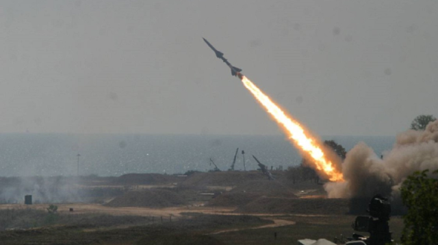سانا: إسرائيل تستهدف بصواريخ مواقع دفاعية جنوبي سوريا 