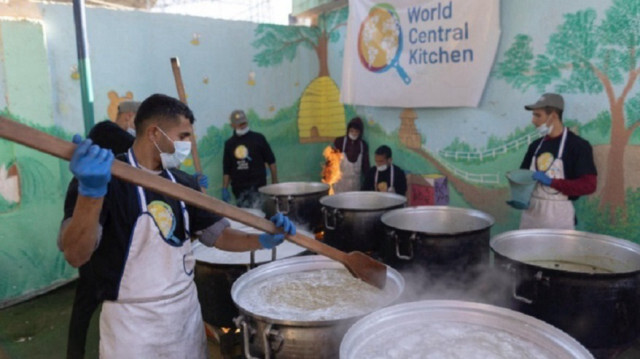 "المطبخ العالمي" يعلق عمله بغزة بعد مقتل موظفيه بقصف الاحتلال 
