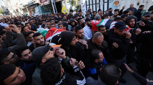 الضفة.. آلاف الفلسطينيين يشيعون جثماني شابين قتلهما مستوطنون