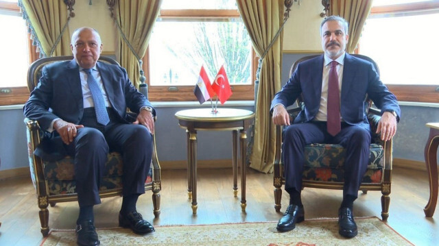 Turkish Foreign Mnister Hakan Fidan (R) and Egypt's Foreign Minister Sameh Shoukry (L)