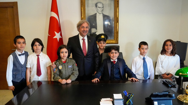 "Le 23 avril, la Journée de la souveraineté nationale et de l'enfance a été célébrée lors d'un événement organisé sous les auspices de l'ambassade de Turquie en Tunisie, en coopération avec les Écoles Maarif internationales de Tunisie, l'Institut Yunus Emre de Tunis et la compagnie aérienne Turkish Airlines.