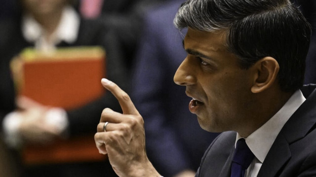 Une photo diffusée par le Parlement britannique montre le Premier ministre britannique Rishi Sunak s'exprimant lors de la session hebdomadaire des questions au Premier ministre (PMQ) à la Chambre des communes, dans le centre de Londres, le 20 mars 2024.