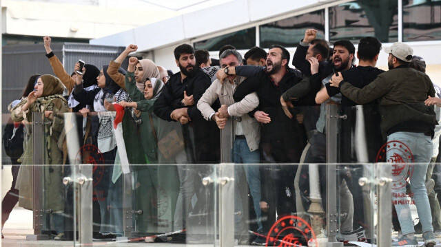 Manifestants turcs opposés au soutien de Berlin à Israël, lors de la venue du président allemand à Istanbul, le 22 avril 2024.
