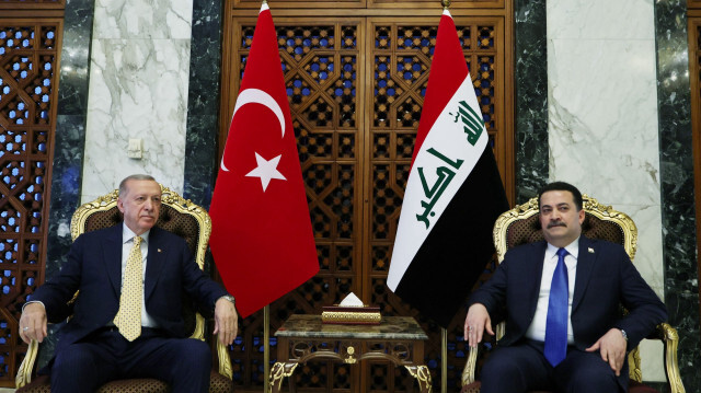 Le président de la République de Türkiye, Recept Tayyip Erdogan, et le Premier ministre irakien, Mohamed Chia Al-Soudani, à Bagdad, le 22 avril 2024.