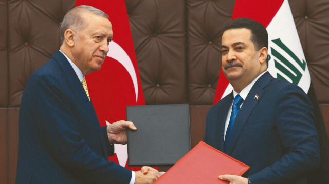 Erdoğan ve Sudani himayesinde Irak, Türkiye, Katar ve BAE arasında, Kalkınma Yolu Projesi’nde iş birliğine ilişkin 4’lü mutabakat zaptı imzalandı. Bağdat’taki Hükümet Sarayı’nda imzayı Ulaştırma ve Altyapı Bakanı Abdulkadir Uraloğlu ile Irak, Katar ve BAE’li mevkidaşları attı.