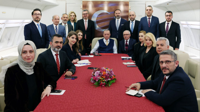 Cumhurbaşkanı Erdoğan, Irak ziyareti dönüşü uçakta gazetecilerin sorularını yanıtladı. 
