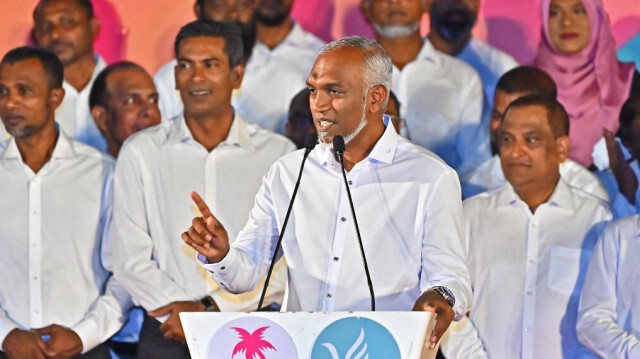 Le président des Maldives, Mohamed Muizzu, prend la parole lors d'un rassemblement pour célébrer la victoire aux élections législatives, à Male, le 22 avril 2024.