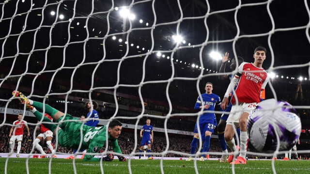 Ben White inscrit le second but lors du match de football de la Premier League anglaise entre Arsenal et Chelsea, au stade Emirates de Londres, le 23 avril 2024.