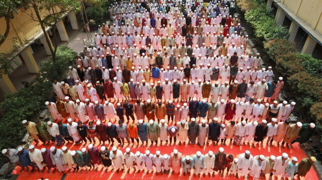 Les musulmans effectuent des prières spéciales pour la pluie, à Dacca, au Bengladesh, le 24 avril 2024. 