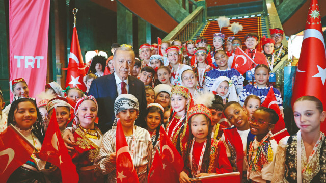 Cumhurbaşkanı Tayyip Erdoğan, TBMM'nin açılışının 104'üncü yıl dönümünü ve 23 Nisan Ulusal Egemenlik ve Çocuk Bayramı'nı kutladı.
