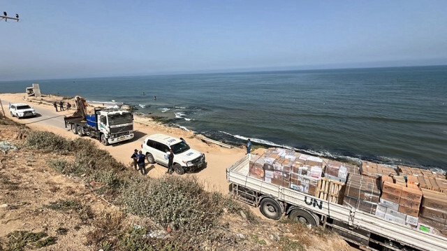 Les camions d'aide de l'Organisation des Nations Unies (ONU) et de l'Organisation Mondiale de la Santé (OMS) attendent l'autorisation d'Israël pour entrer à Gaza, le 23 avril 2024.