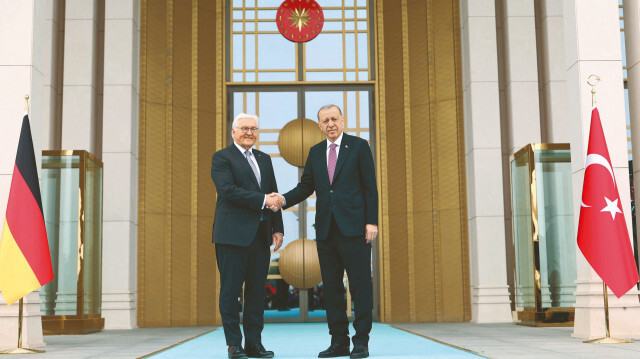 Cumhurbaşkanı Erdoğan, Almanya Cumhurbaşkanı Frank-Walter Steinmeier’le bir araya geldi. 