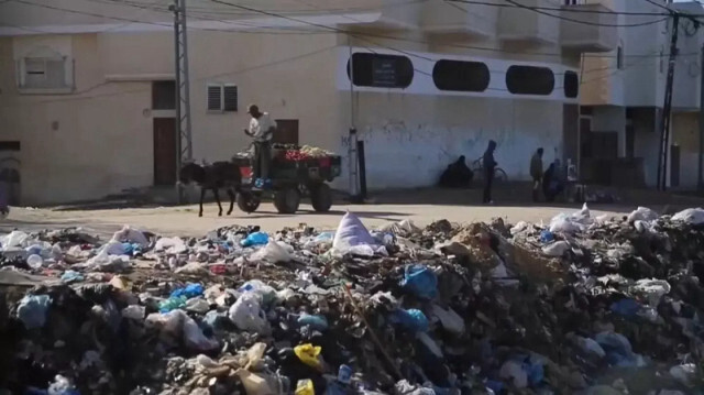 النفايات.. قاتل صامت يتربص بحياة أهالي قطاع غزة المحاصر 
