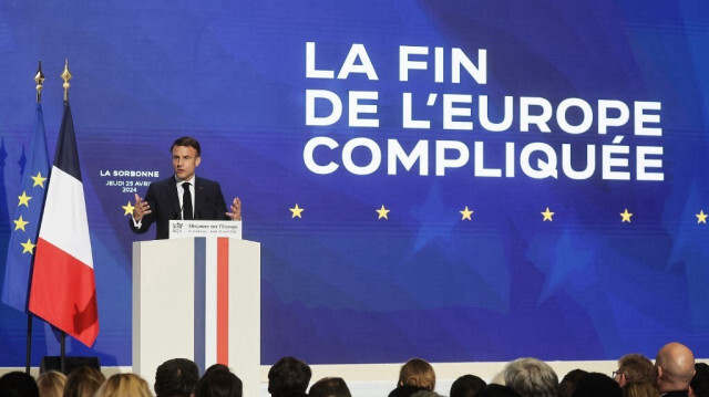 Le président français, Emmanuel Macron prononce un discours sur l'Europe, dans un amphithéâtre de l'Université de la Sorbonne à Paris, le 25 avril 2024.