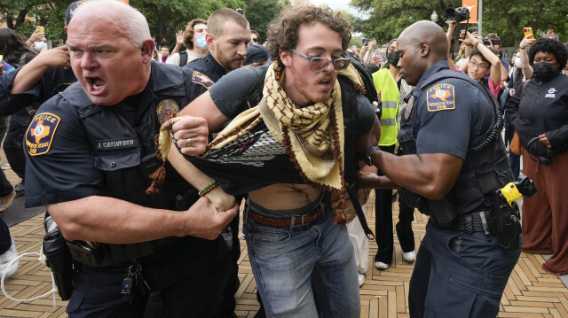 الشرطة الأمريكية تقمع اعتصام تضامني مع فلسطين بجامعة تكساس