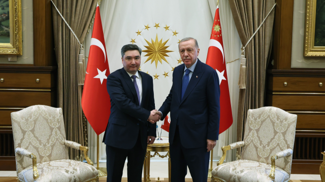 Le président Recep Tayyip Erdoğan et le Premier ministre du Kazakhstan, Oljas Bektenov.