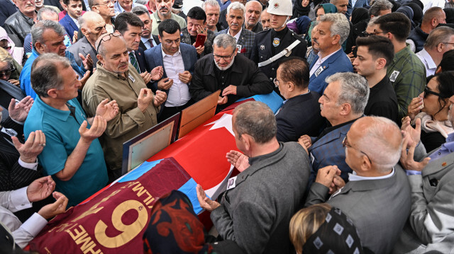 Tabutun başında dualar edildi. 
