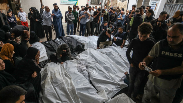 Les dépouilles des Palestiniens décédés dont des enfants, à la morgue de l'Hôpital Abu Yousef al-Najjar à Rafah, le 29 avril 2024.