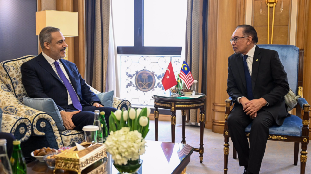 Bakan Fidan Riyad'da Malezya Başbakanı İbrahim ile görüştü