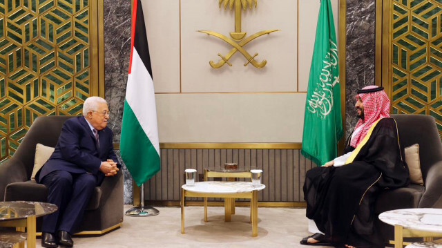 ولي العهد السعودي والرئيس الفلسطيني يبحثان التطورات في غزة 
