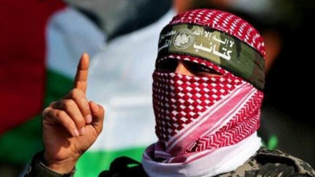 Le porte-parole militaire des Brigades Al-Qassam, Abu Oubaida.