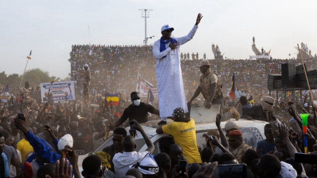 Le Premier ministre tchadien et candidat à l'élection présidentielle, Succes Masra, prononce un discours lors d'un meeting de campagne au stade du quartier Dombao, à Moundou, le 28 avril 2024.
