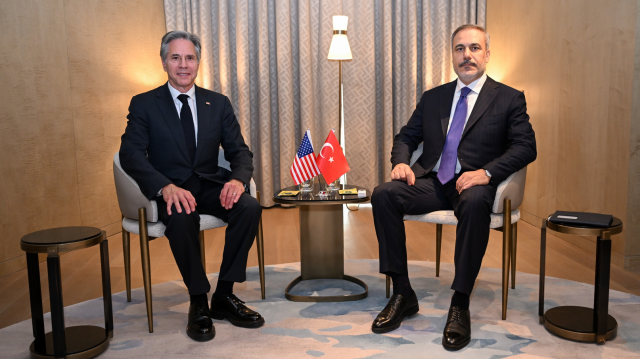 Le ministre turc des Affaires étrangères Hakan Fidan, à droite, a rencontré le secrétaire d'État américain Antony Blinken, à gauche, dans la capitale de l'Arabie saoudite, Riyad, le 29 avril 2024.