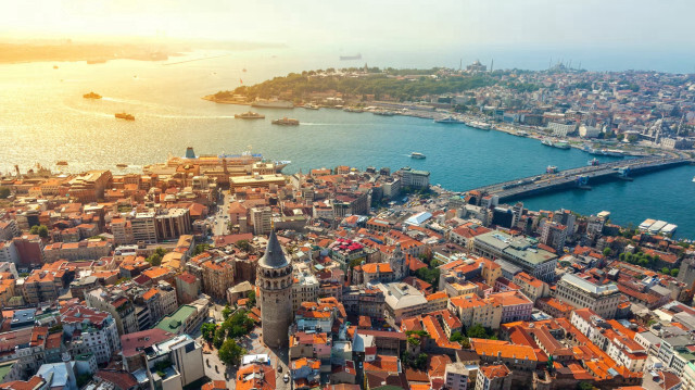 Виды Стамбула, включая Галатскую башню.