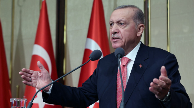Cumhurbaşkanı Recep Tayyip Erdoğan, Cumhurbaşkanlığı Külliyesi Sergi Salonu'nda Emniyet, Jandarma ve Sahil Güvenlik mensupları ile iftarda bir araya geldi.